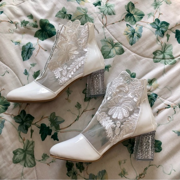 Vintage style white mesh floral print boot heels (3 in.) - Picture 2 of 9